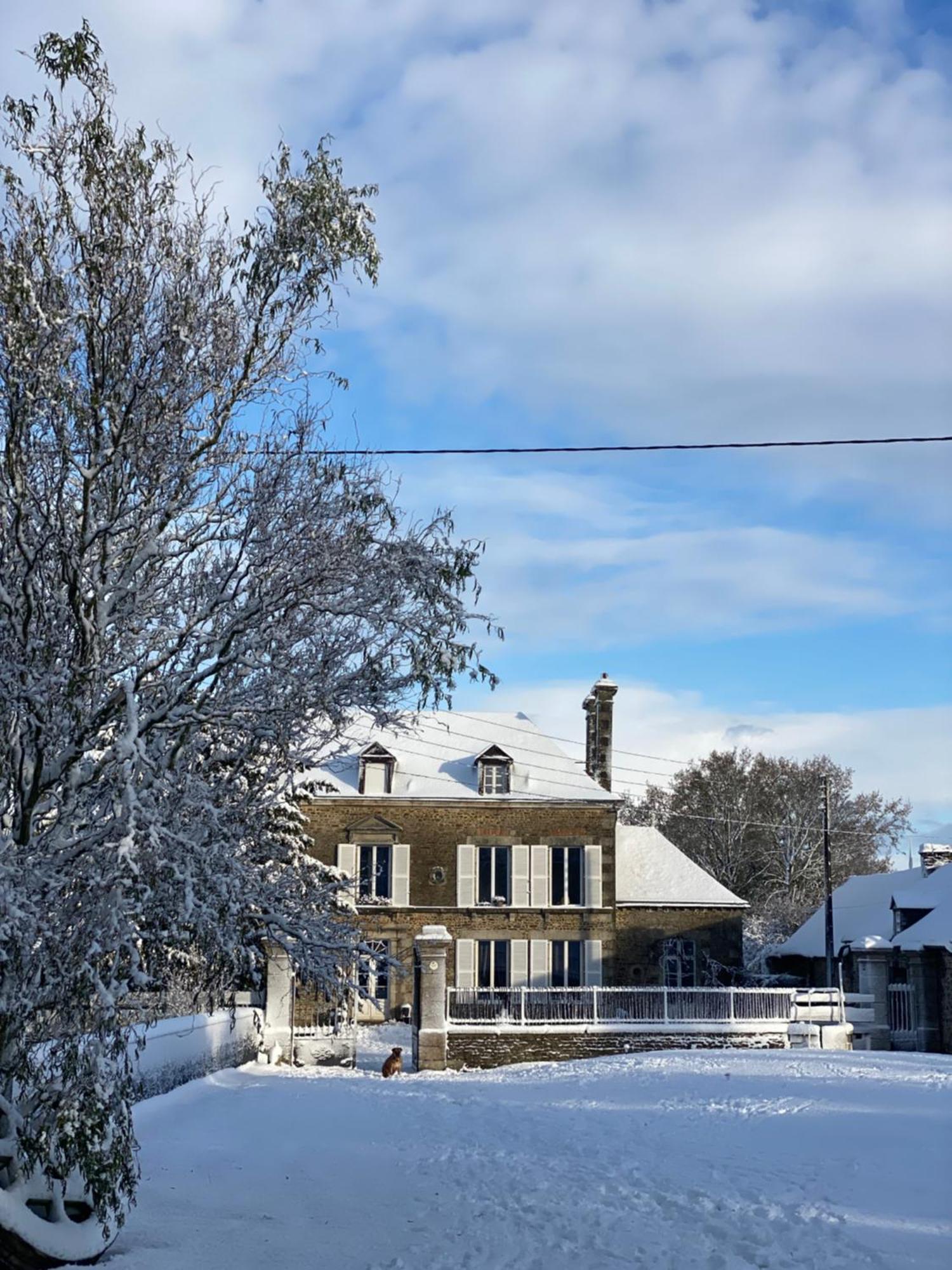 Apartamento Chateau De La Robiniere Saint-Cyr-en-Pail Exterior foto